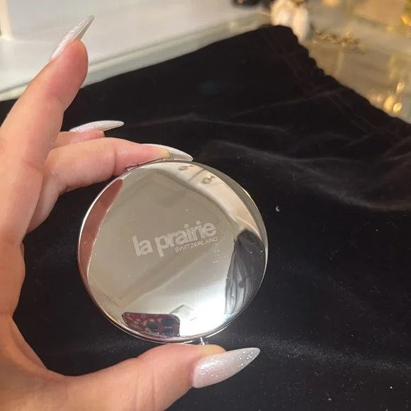 ✨✨ La Prairie Jeweled Compact Mirror✨✨